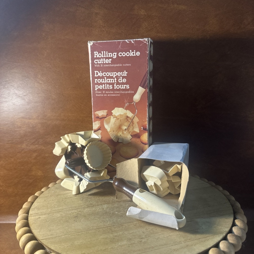 Vtg Rolling Cookie Cutter Set w/ 18 Interchangeable Cutters in Original Box